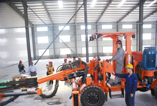La délégation minière de Pérou visite l'usine de Jiangxi Siton