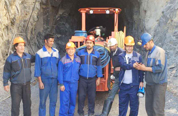 Jumbo de forage du tunnel à bras simple à pneu type DW1-31servit la mine plomb-zinc en Iran